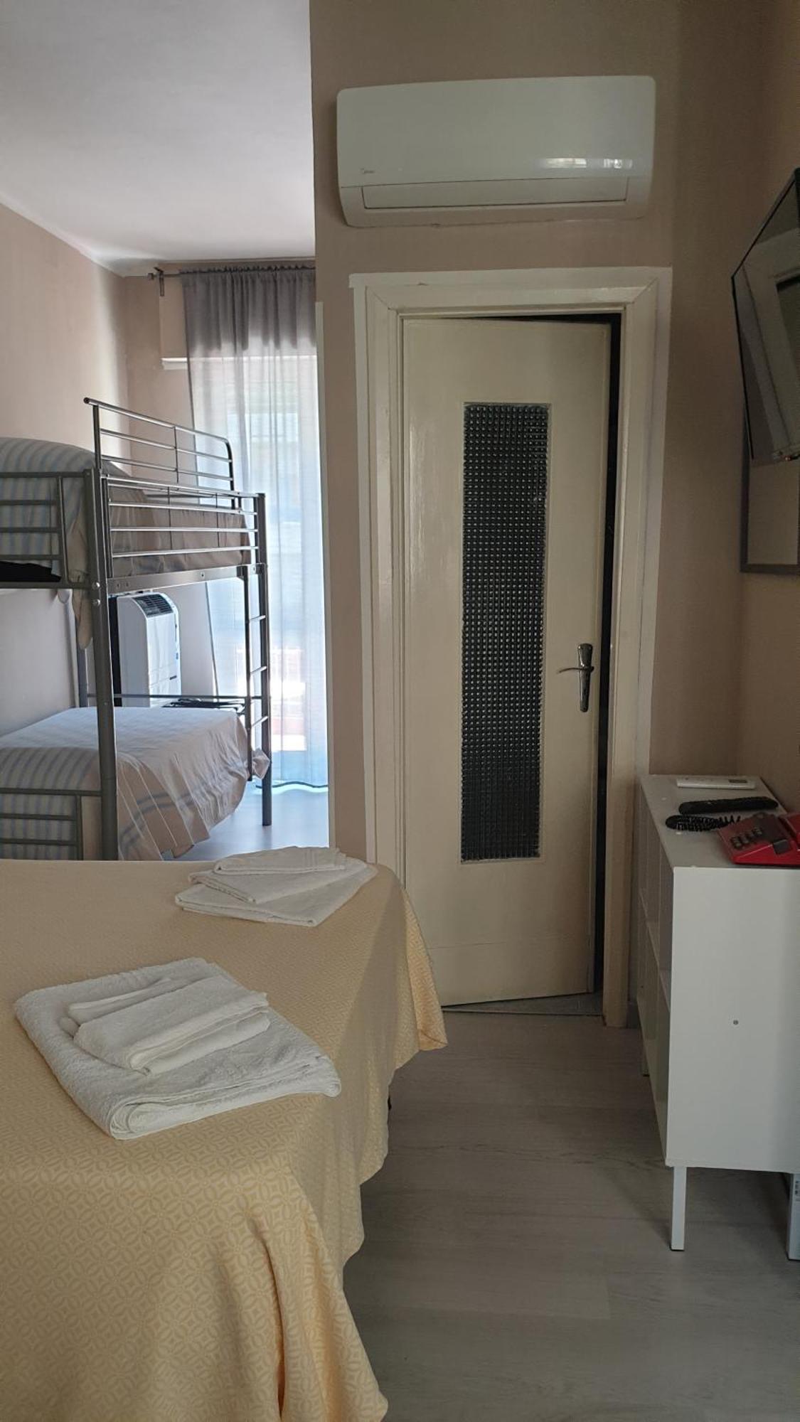 Piccolo Hotel Holiday Center フィナーレ・リーグレ エクステリア 写真